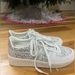 Like New GOLA sneakers
